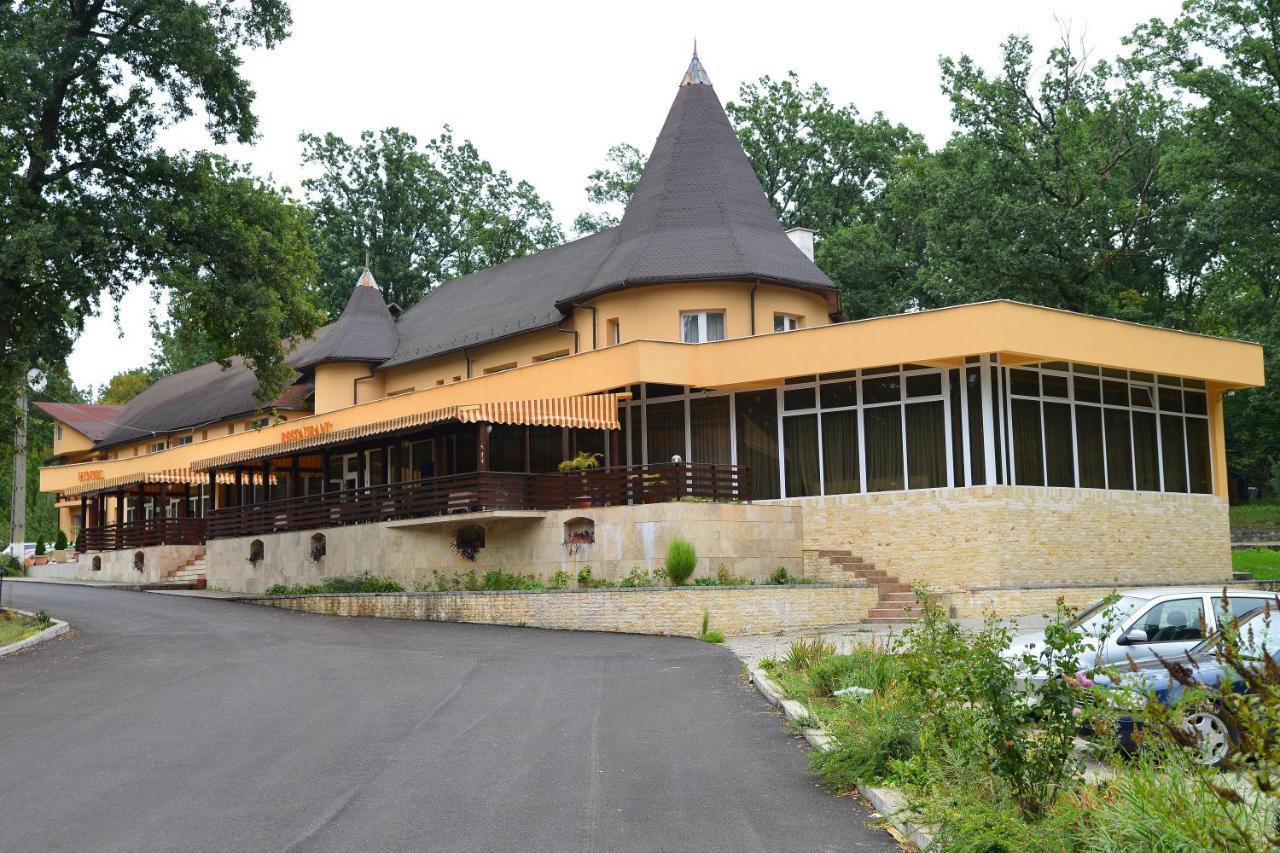 Hotel Doua Veverite Lapusel Dış mekan fotoğraf